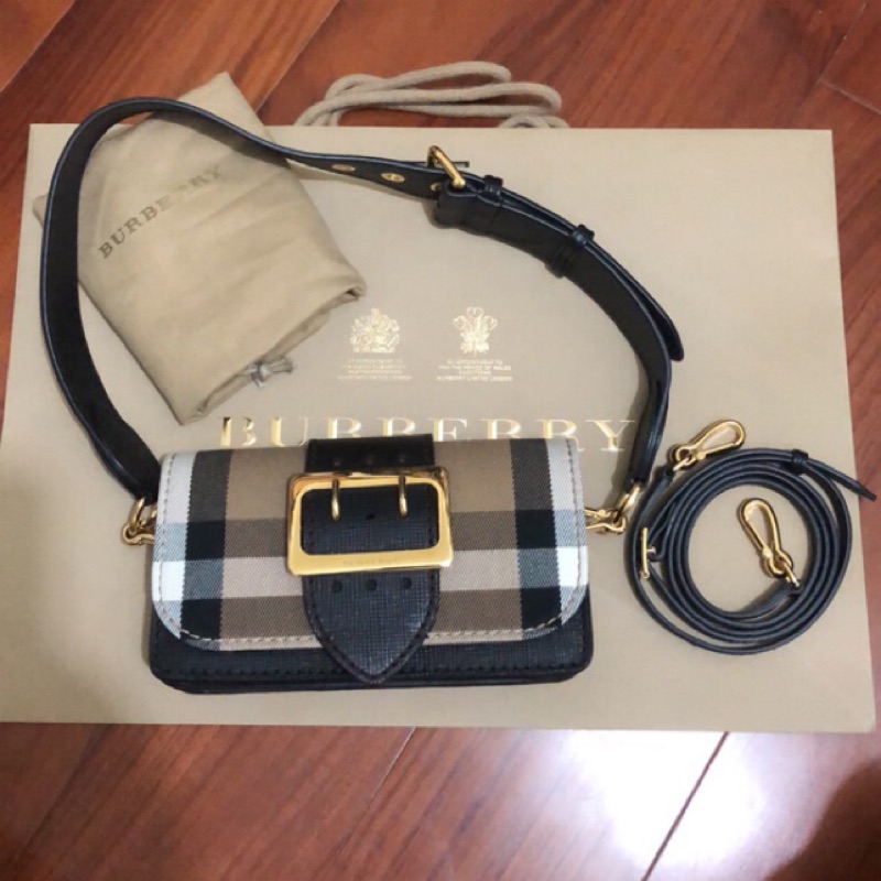 Cross body bags Burberry - The Buckle small bag - 40224601