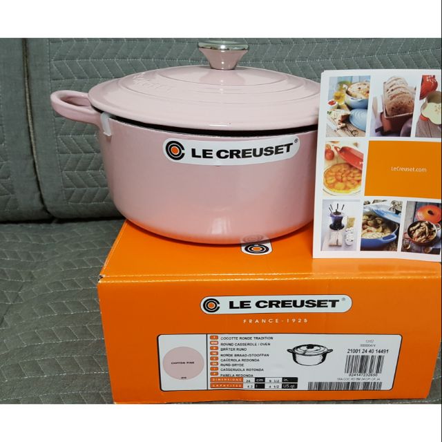 Le Creuset LC 新款圓形鑄鐵鍋24cm 4.2L 雪紡粉~全新日本帶回| 蝦皮購物