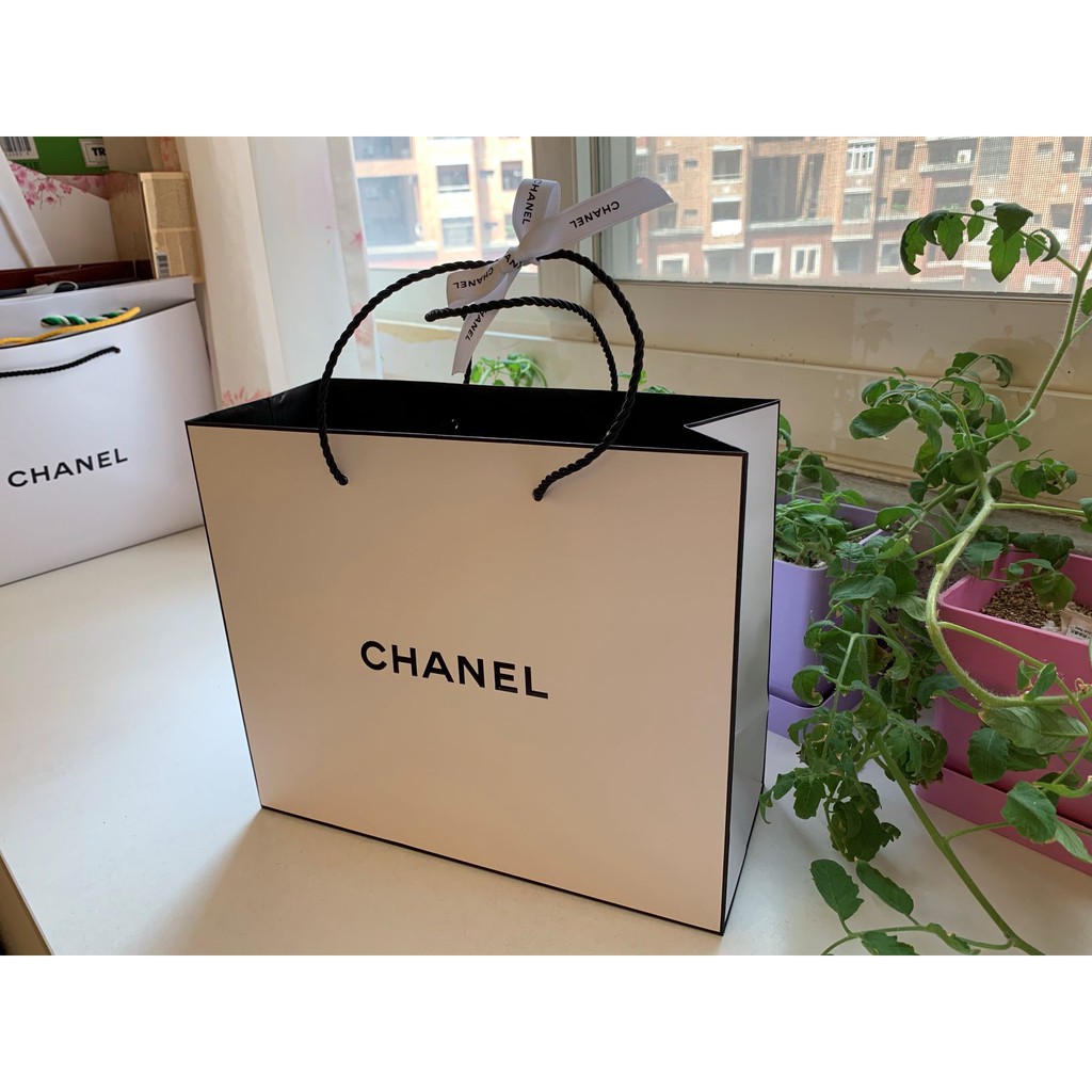 CHANEL 香奈兒化妝品紙袋附香奈兒LOGO 緞帶大型紙袋| 蝦皮購物