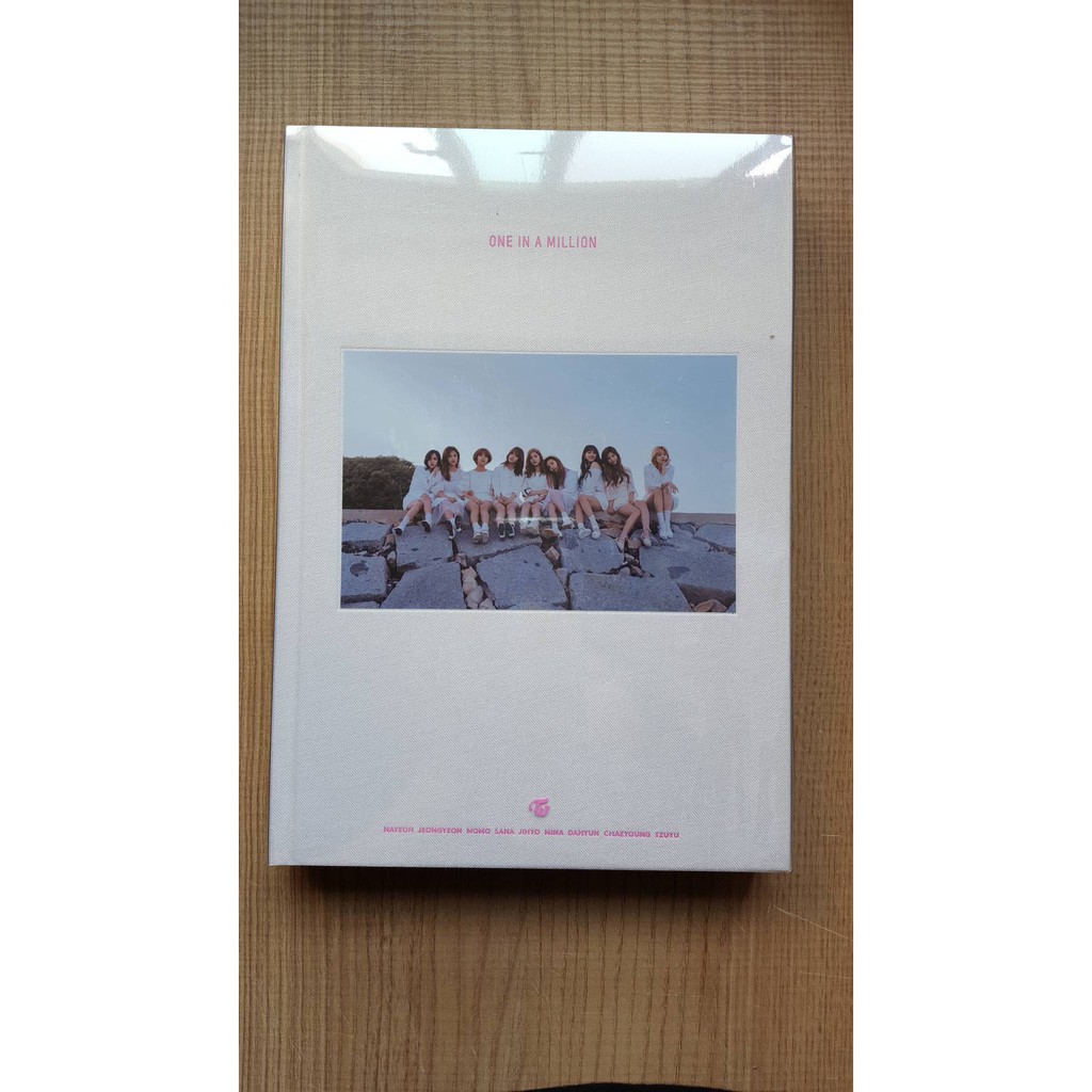 全新未拆寫真書TWICE 1st PHOTOBOOK「ONE IN A MILLION」首張寫真集