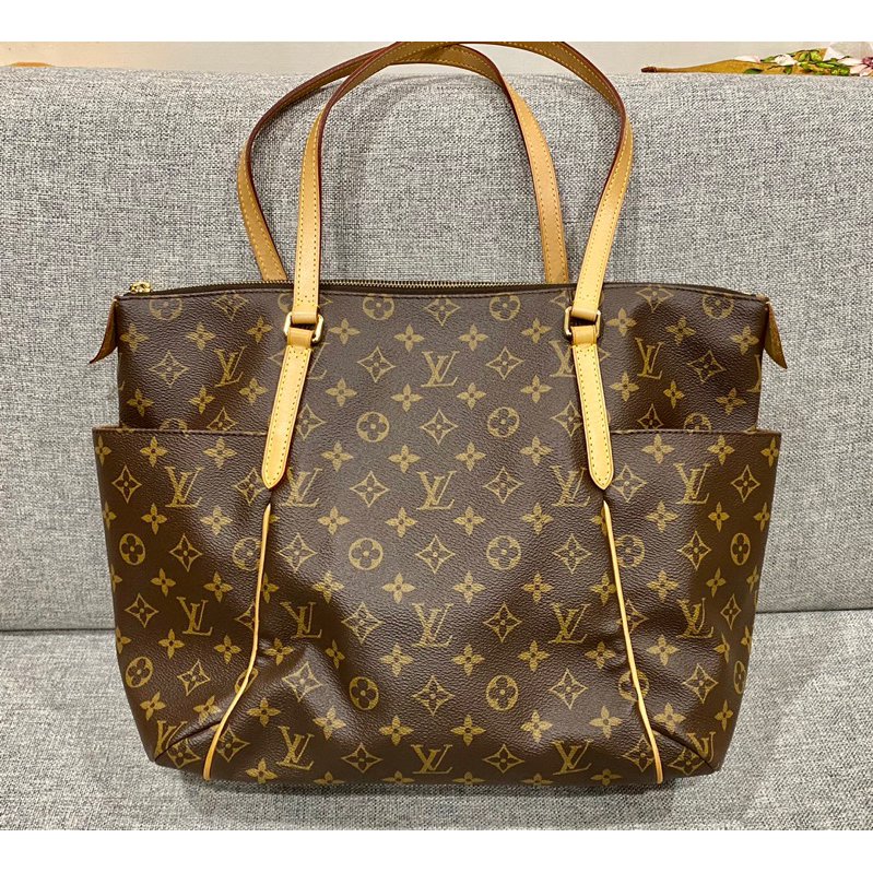 LOUIS VUITTON LV Totally MM M56689