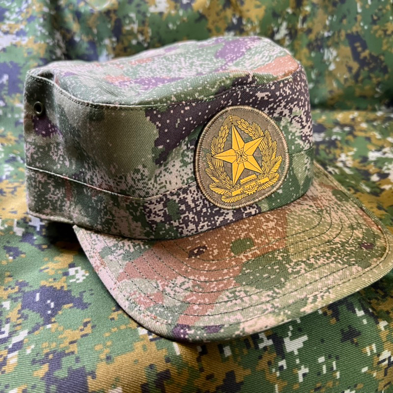 中国人民解放軍最新型21式荒漠迷彩星空迷彩リュックサック大容量鉄骨